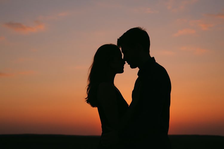 Descubra neste texto poético e romântico o que significa te amar e sentir o mundo através do coração, mesmo com os olhos fechados.