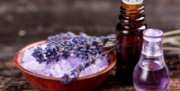 Aromaterapia com Óleos Essenciais: Como Utilizar e Potencializar os Benefícios para a Saúde Física e Emocional