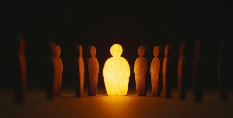 Individualidade Individualidade. Encontrar o equilíbrio entre o "eu" e o "nós" é crucial para construir uma sociedade mais conectada e empática.