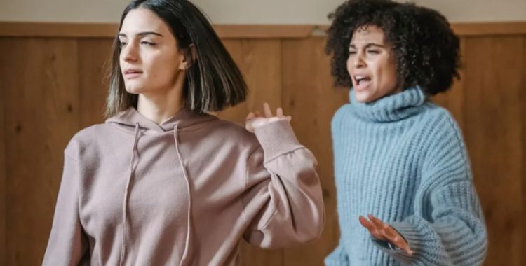 A Profunda Lição de "Crime e Castigo": O Perigo da Superioridade Moral. Saiba mais acessando nosso site para esta e outras reflexões